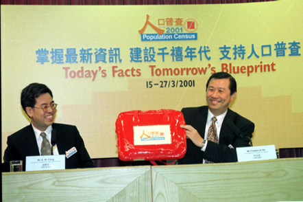 In the press conference, the Commissioner displayed the red satchel with the Census Logo to be used in the 2001 Population Census.