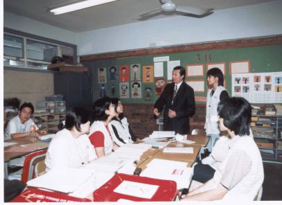 The Commissioner discussed enumeration work with census officers.