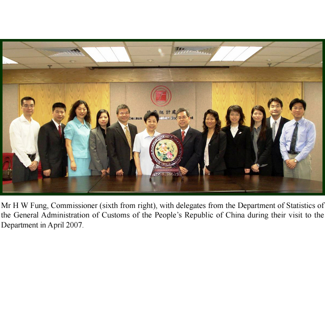 Mr H W Fung, Commissioner (sixth from right), with delegates from the Department of Statistics of the General Administration of Customs of the People’s Republic of China during their visit to the Department in April 2007.