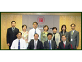 Mr Frederick W H Ho, Commissioner (second from left, front row), with Mr Zhang Wei-min of the Department of Population, Social Science and Technology Statistics of the National Bureau of Statistics of China (second from right, front row), during his visit to the Department in October 2003.