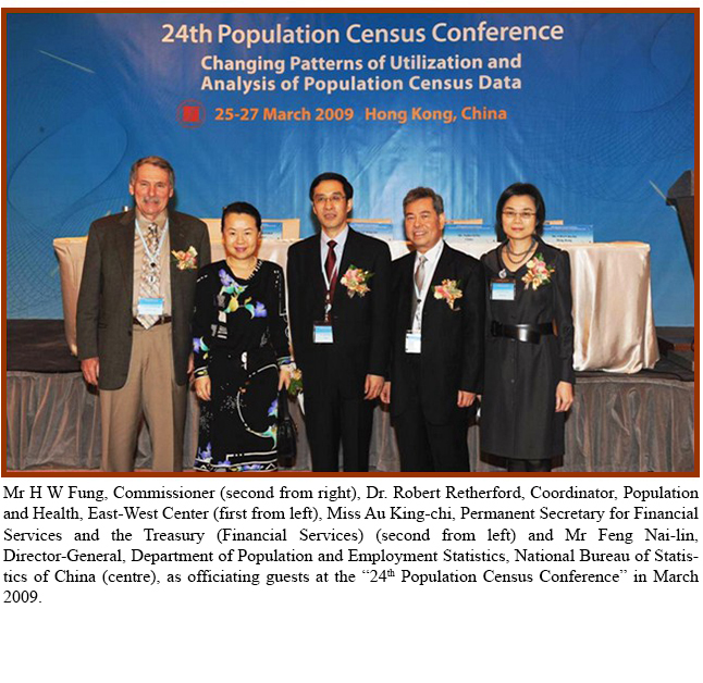 Mr H W Fung, Commissioner (second from right), Dr. Robert Retherford, Coordinator, Population and Health, East-West Center (first from left), Miss Au King-chi, Permanent Secretary for Financial Services and the Treasury (Financial Services) (second from left) and Mr Feng Nai-lin, Director-General, Department of Population and Employment Statistics, National Bureau of Statistics of China (centre), as officiating guests at the “24th Population Census Conference” in March 2009.