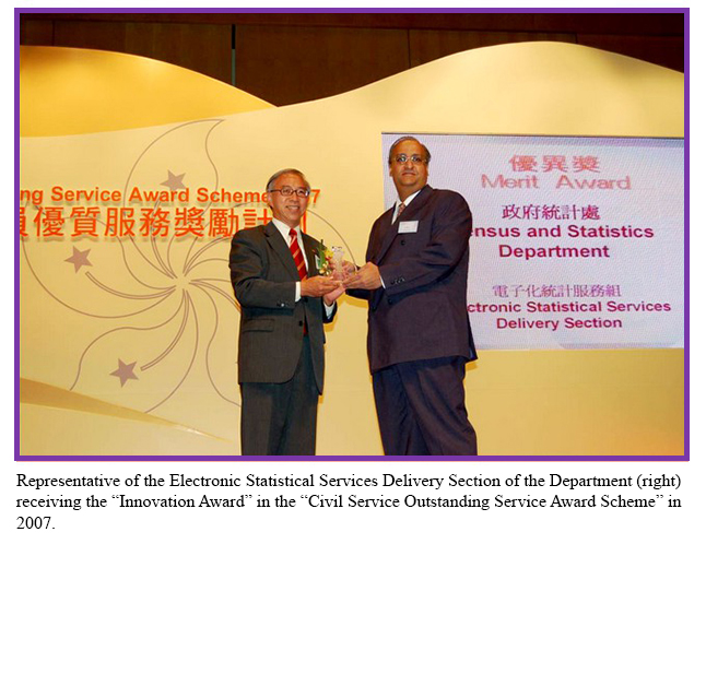 Representative of the Electronic Statistical Services Delivery Section of the Department (right) receiving the “Innovation Award” in the “Civil Service Outstanding Service Award Scheme” in 2007.