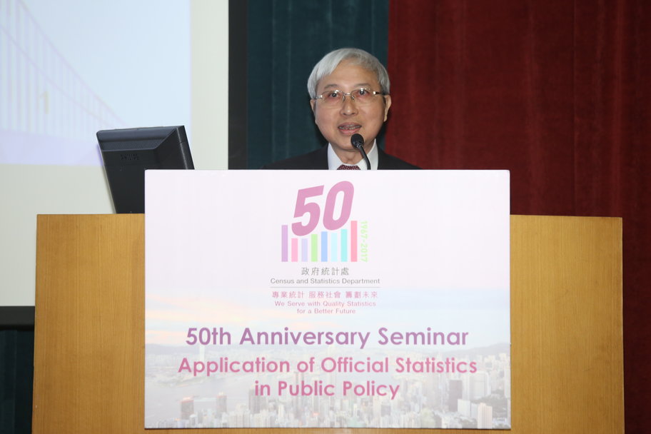Photo of speaker Professor LIU Pak-wai
