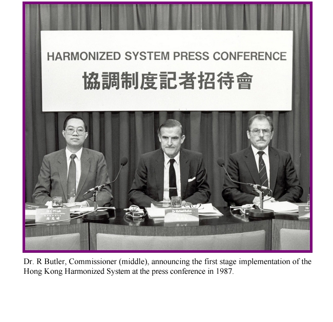 Dr. R Butler, Commissioner (middle), announcing the first stage implementation of the Hong Kong Harmonized System at the press conference in 1987.