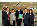 Mr Joseph Yam (third from right), Chief Executive of the Hong Kong Monetary Authority, visiting the Department in June 2008.