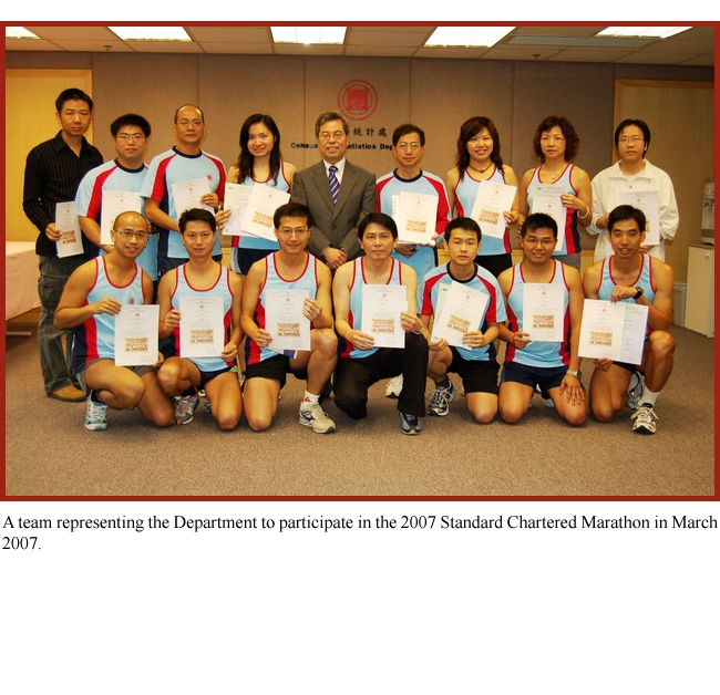A team representing the Department to participate in the 2007 Standard Chartered Marathon in March 2007.
