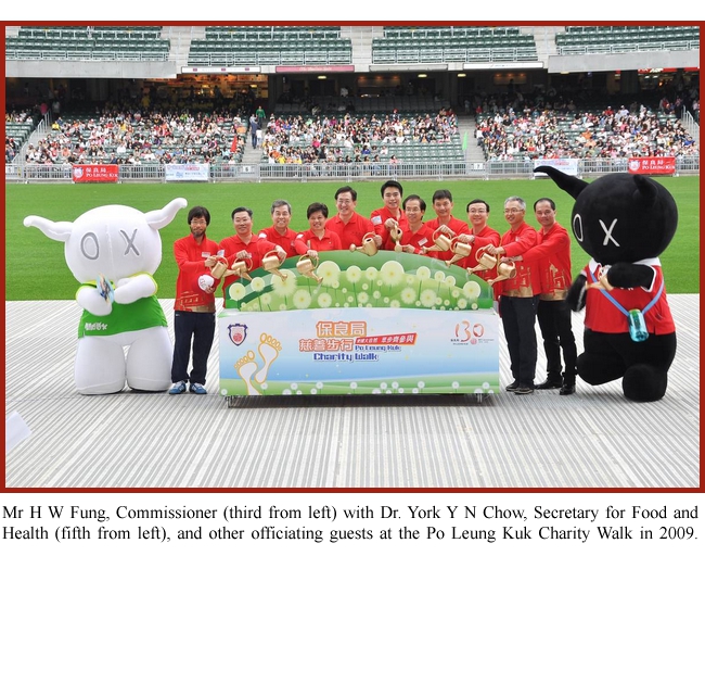 Mr H W Fung, Commissioner (third from left) with Dr. York Y N Chow, Secretary for Food and Health (fifth from left), and other officiating guests at the Po Leung Kuk Charity Walk in 2009.
