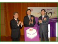 2007年11月，處長馮興宏（左）與財經事務及庫務局局長陳家強教授（中）及常任秘書長（財經事務）何鑄名（右），出席統計處四十周年紀念展覽的開幕典禮。